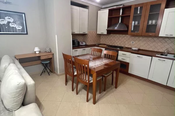 Shtepi me qera Apartament ne Tirane, 2+1, Mobilimi E mobiluar, Pagesa 1,200  Euro.