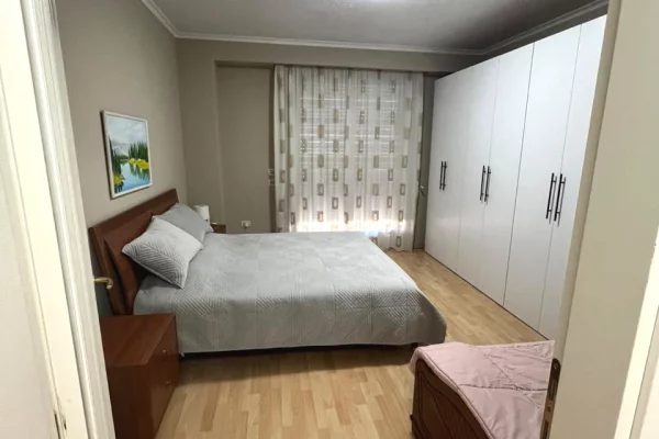 Shtepi me qera Apartament ne Tirane, 2+1, Mobilimi E mobiluar, Pagesa 1,200  Euro.