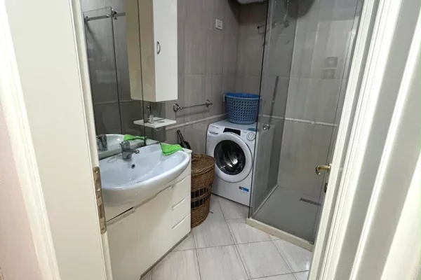 Shtepi me qera Apartament ne Tirane, 2+1, Mobilimi E mobiluar, Pagesa 1,200  Euro.