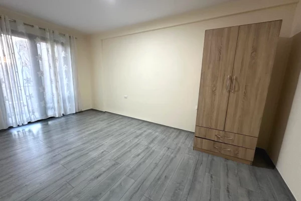Shtepi me qera Apartament ne Tirane, 2+1, Mobilimi E mobiluar, Pagesa 650  Euro.