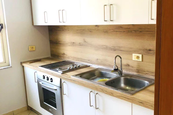 Shtepi me qera Apartament ne Tirane, 2+1, Mobilimi E mobiluar, Pagesa 60,000  Leke.