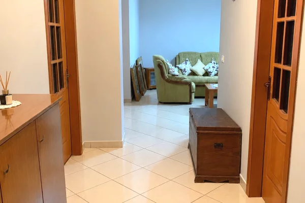 Shtepi me qera Apartament ne Tirane, 2+1, Mobilimi E mobiluar, Pagesa 60,000  Leke.