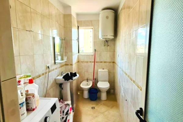 Shtepi me qera Apartament ne Tirane, 2+1, Mobilimi E mobiluar, Pagesa 60,000  Leke.
