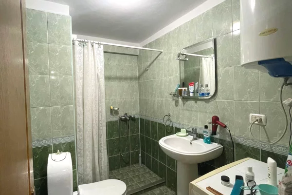 Shtepi me qera Apartament ne Tirane, 2+1, Mobilimi E mobiluar, Pagesa 60,000  Leke.