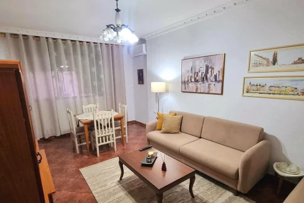 Shtepi me qera 2+1 ne Tirane - 65,000 Leke