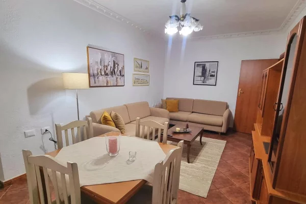 Shtepi me qera Apartament ne Tirane, 2+1, Mobilimi E mobiluar, Pagesa 65,000  Leke.