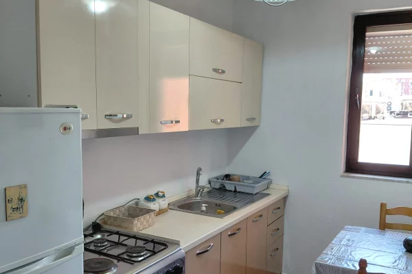 Shtepi me qera Apartament ne Tirane, 2+1, Mobilimi E mobiluar, Pagesa 65,000  Leke.