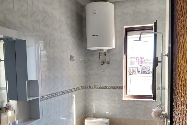 Shtepi me qera Apartament ne Tirane, 2+1, Mobilimi E mobiluar, Pagesa 65,000  Leke.