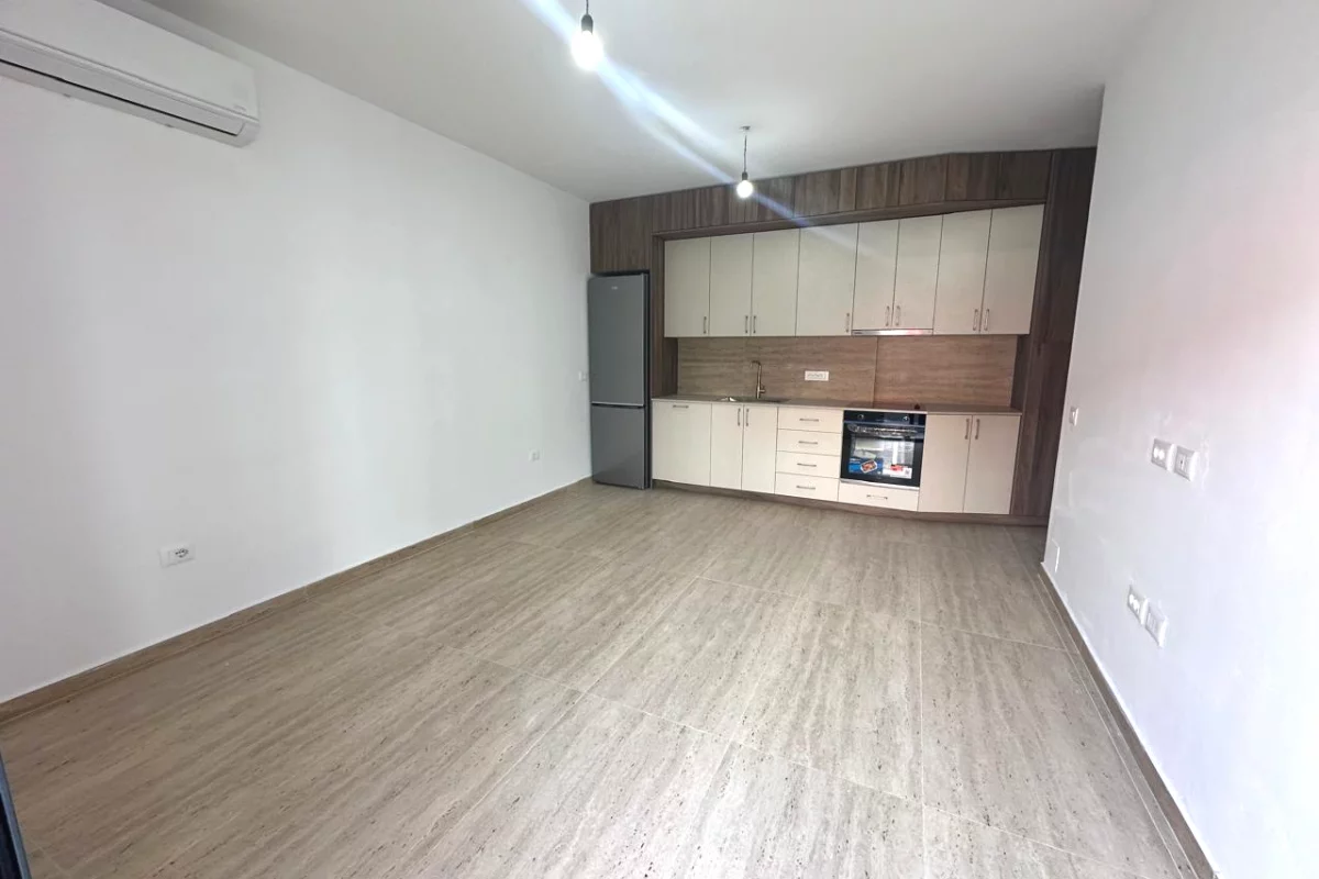 Shtepi me qera Apartament ne Tirane, 2+1, Mobilimi Pjeserisht e mobiluar, Pagesa 70,000  Leke.