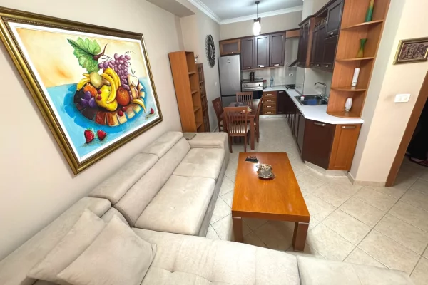 Astir, jepet me qera apartament 2+1, i mobiluar 65,000Leke