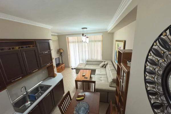 Shtepi me qera Apartament ne Tirane, 2+1, Mobilimi E mobiluar, Pagesa 65,000  Leke.