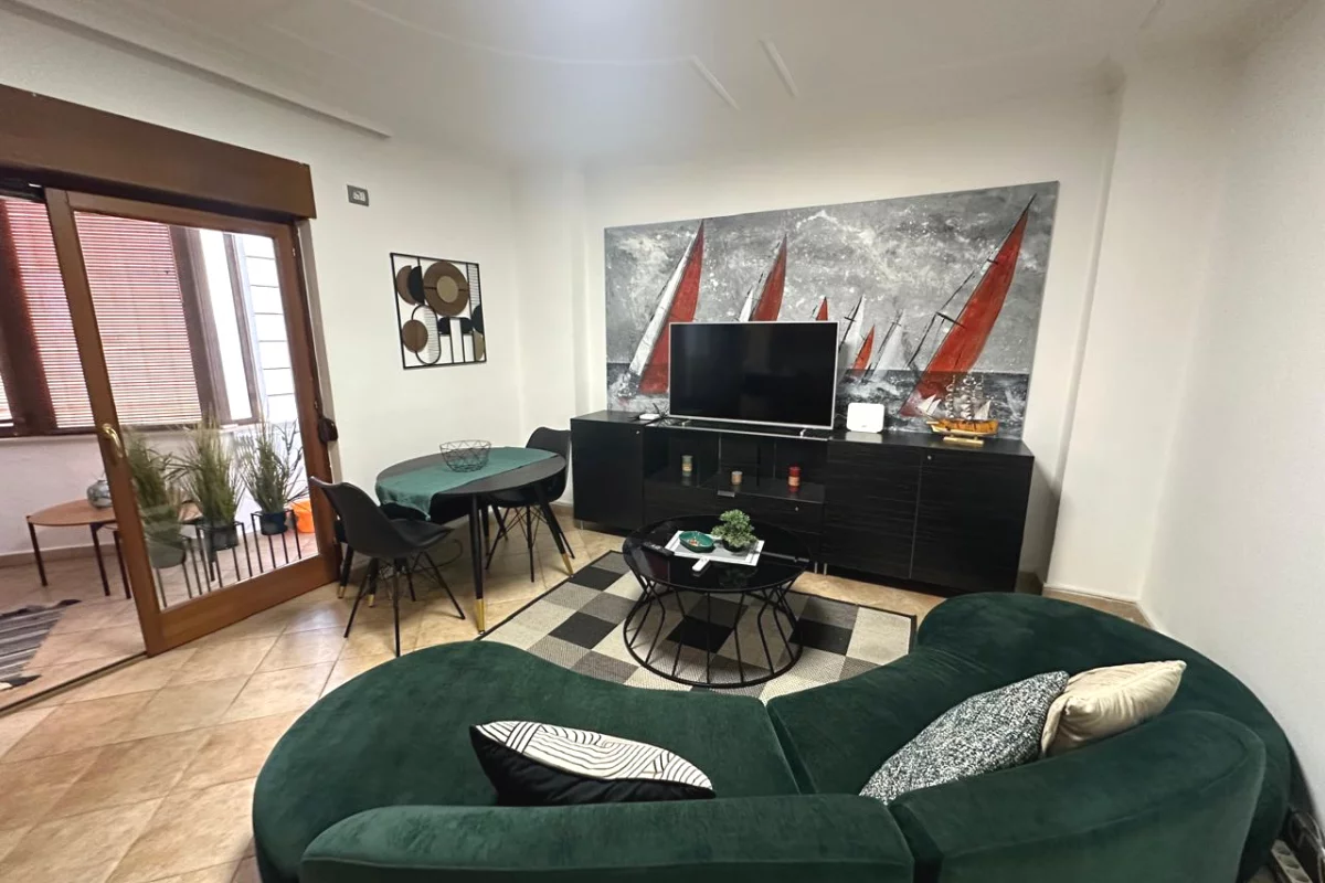 Shtepi me qera Apartament ne Tirane, 2+1, Mobilimi E mobiluar, Pagesa 80,000  Leke.