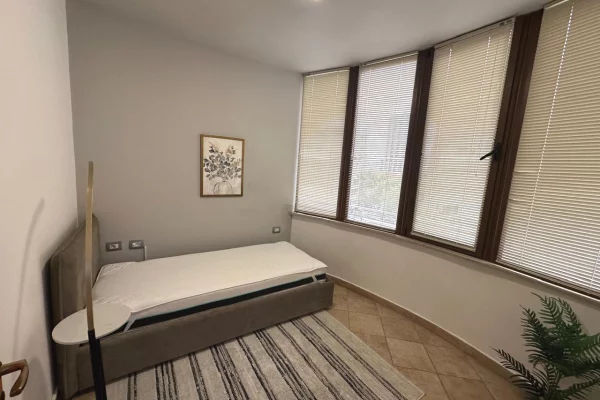 Shtepi me qera Apartament ne Tirane, 2+1, Mobilimi E mobiluar, Pagesa 80,000  Leke.