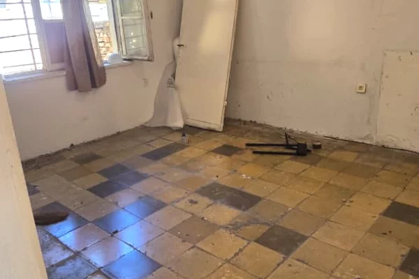 Shtepi ne shitje Apartament ne Tirane, 2+1, Mobilimi Bosh, pa mobiluar, Pagesa 13,300,000  Leke.
