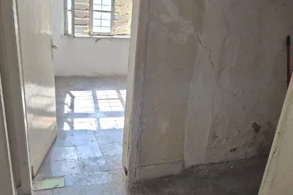Shtepi ne shitje Apartament ne Tirane, 2+1, Mobilimi Bosh, pa mobiluar, Pagesa 13,300,000  Leke.