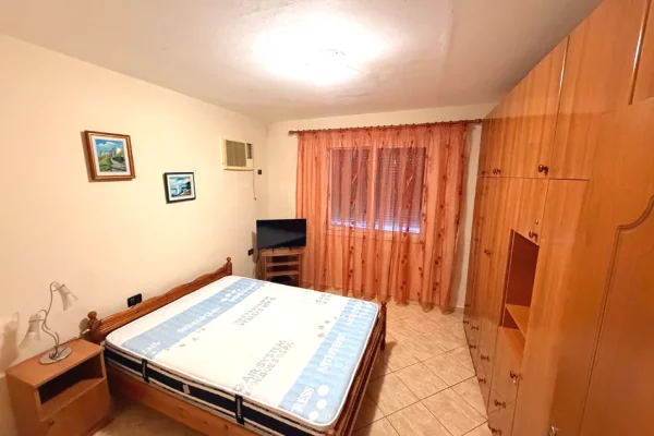 Shtepi me qera Apartament ne Tirane, 2+1, Mobilimi E mobiluar, Pagesa 550  Euro.
