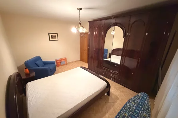 Shtepi me qera Apartament ne Tirane, 2+1, Mobilimi E mobiluar, Pagesa 550  Euro.