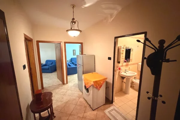 Shtepi me qera Apartament ne Tirane, 2+1, Mobilimi E mobiluar, Pagesa 550  Euro.
