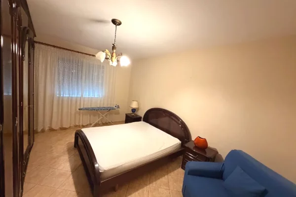 Shtepi me qera Apartament ne Tirane, 2+1, Mobilimi E mobiluar, Pagesa 550  Euro.
