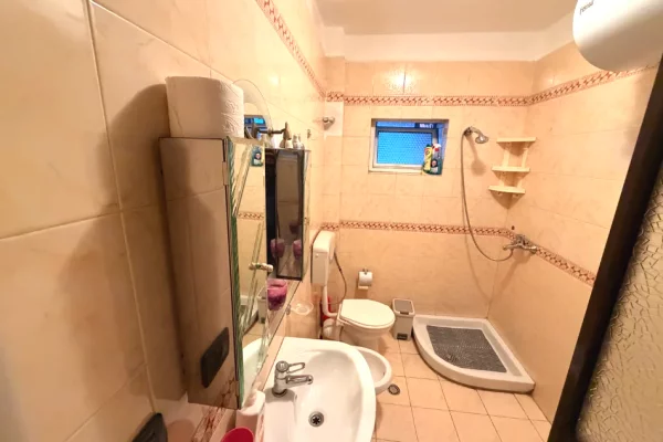 Shtepi me qera Apartament ne Tirane, 2+1, Mobilimi E mobiluar, Pagesa 550  Euro.
