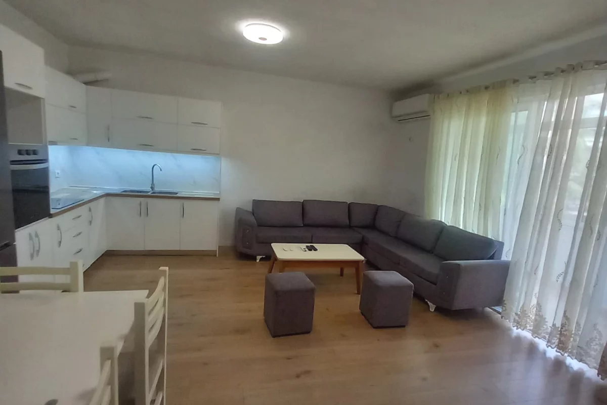 Shtepi me qera Apartament ne Tirane, 2+1, Mobilimi E mobiluar, Pagesa 55,000  Leke.