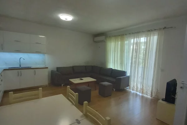 Shtepi me qera Apartament ne Tirane, 2+1, Mobilimi E mobiluar, Pagesa 55,000  Leke.