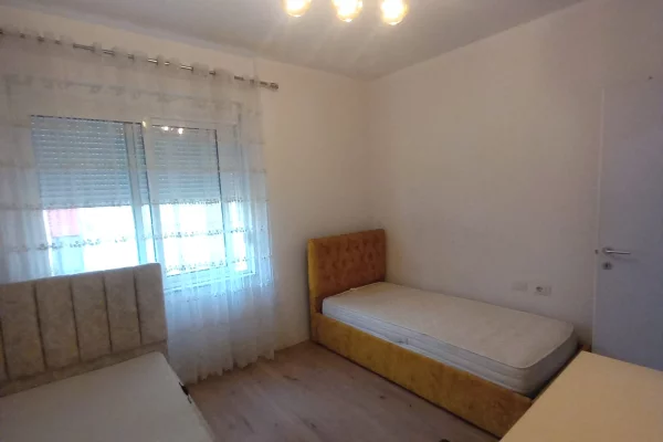 Shtepi me qera Apartament ne Tirane, 2+1, Mobilimi E mobiluar, Pagesa 55,000  Leke.