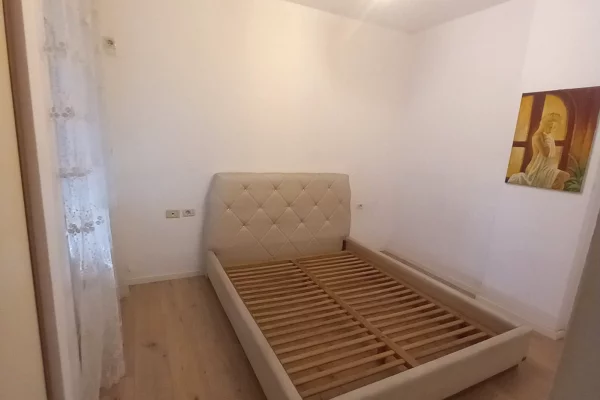 Shtepi me qera Apartament ne Tirane, 2+1, Mobilimi E mobiluar, Pagesa 55,000  Leke.