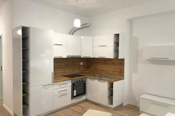 Shtepi me qera Apartament ne Tirane, 2+1, Mobilimi E mobiluar, Pagesa 50,000  Leke.