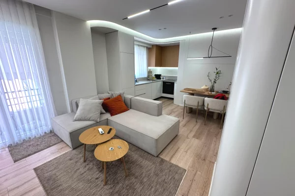 Shtepi me qera 2+1 ne Tirane - 60,000 Leke