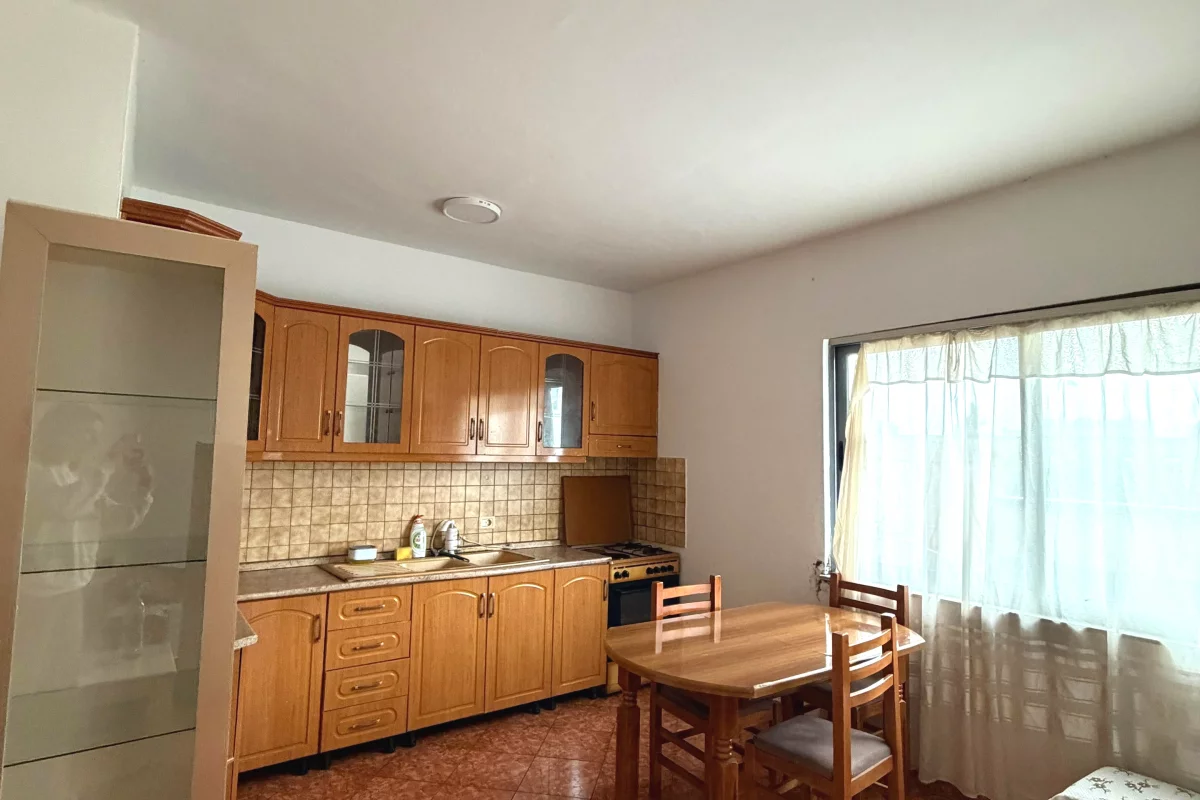 Shtepi me qera Apartament ne Tirane, 2+1, Mobilimi E mobiluar, Pagesa 42,000  Leke.