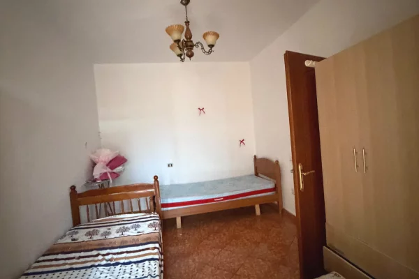 Shtepi me qera Apartament ne Tirane, 2+1, Mobilimi E mobiluar, Pagesa 42,000  Leke.