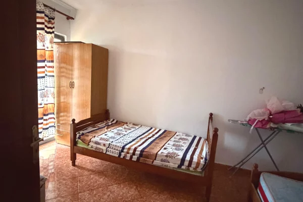 Shtepi me qera Apartament ne Tirane, 2+1, Mobilimi E mobiluar, Pagesa 42,000  Leke.