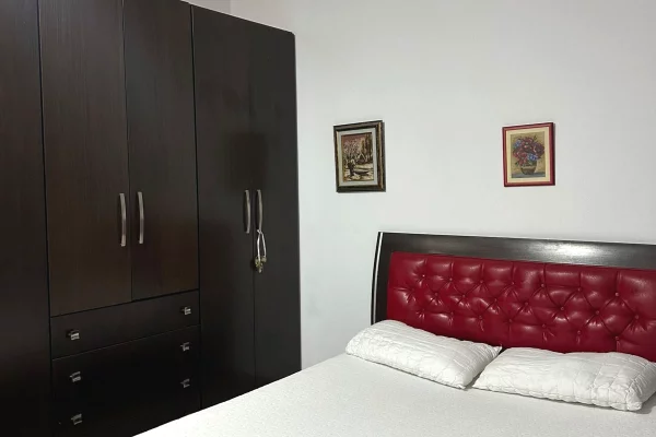 Shtepi me qera Apartament ne Tirane, 2+1, Mobilimi E mobiluar, Pagesa 65,000  Leke.