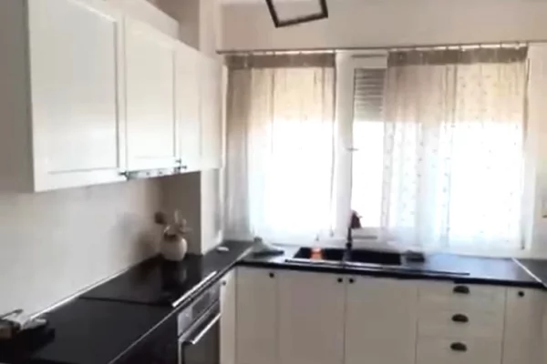 Shtepi me qera Apartament ne Tirane, 2+1, Mobilimi E mobiluar, Pagesa 700  Euro.