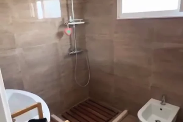 Shtepi me qera Apartament ne Tirane, 2+1, Mobilimi E mobiluar, Pagesa 700  Euro.