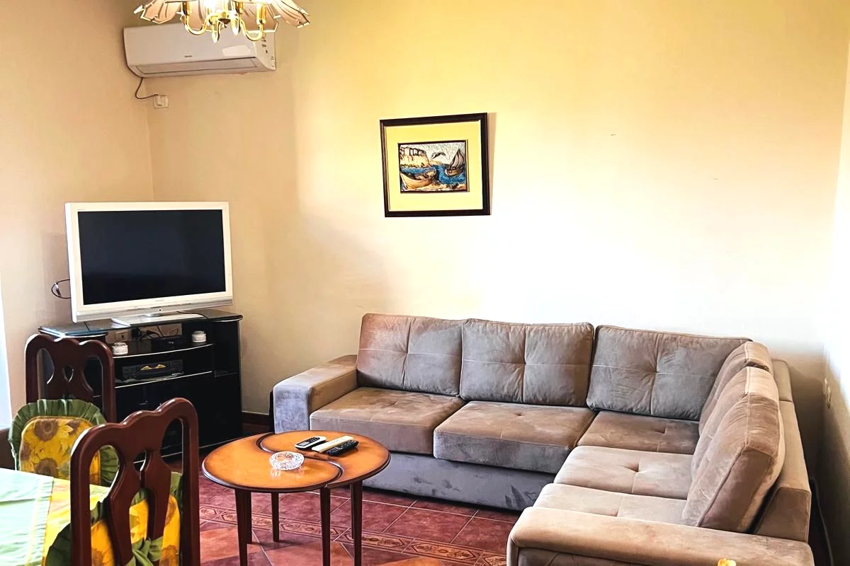 Shtepi me qera Apartament ne Tirane, 2+1, Mobilimi E mobiluar, Pagesa 50,000  Leke.