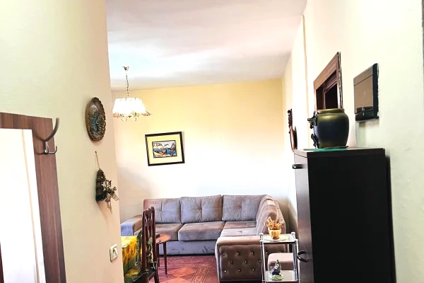 Shtepi me qera Apartament ne Tirane, 2+1, Mobilimi E mobiluar, Pagesa 50,000  Leke.