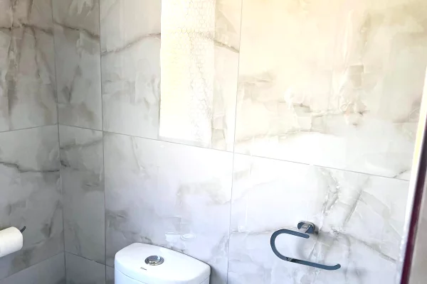 Shtepi me qera Apartament ne Tirane, 2+1, Mobilimi E mobiluar, Pagesa 50,000  Leke.