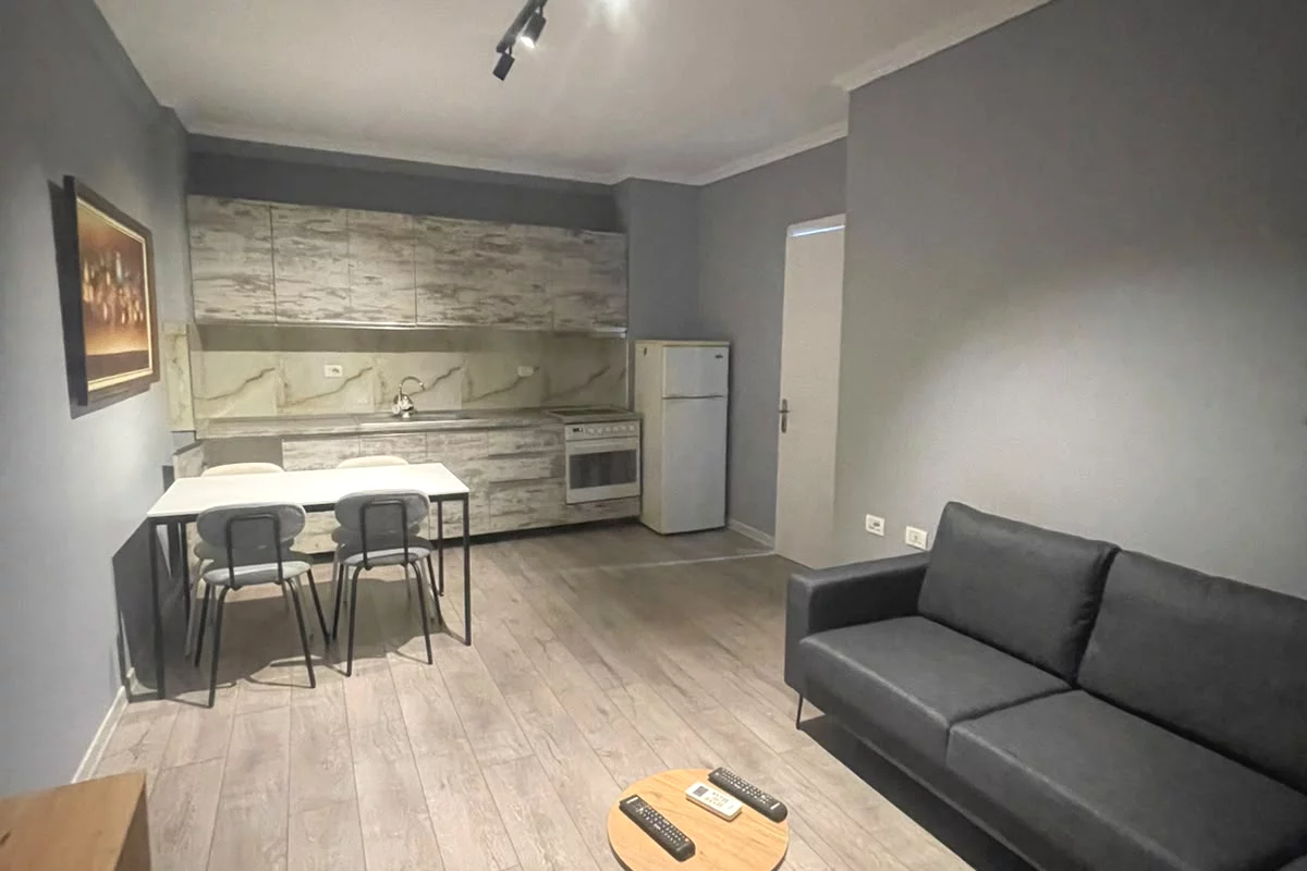 Shtepi me qera Apartament ne Tirane, 2+1, Mobilimi E mobiluar, Pagesa 60,000  Leke.