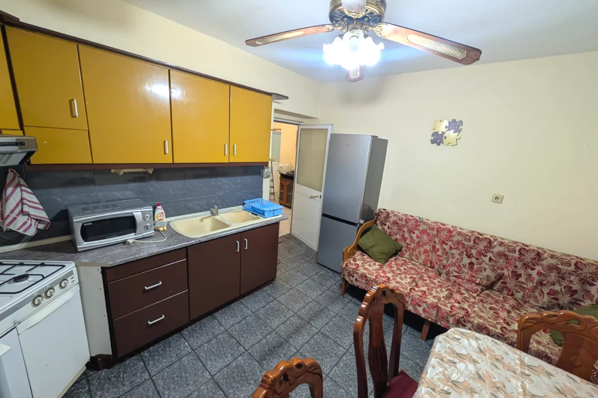 Shtepi me qera Apartament ne Tirane, 3+1, Mobilimi E mobiluar, Pagesa 60,000  Leke.