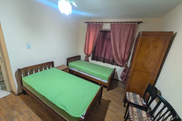 Shtepi me qera Apartament ne Tirane, 3+1, Mobilimi E mobiluar, Pagesa 60,000  Leke.