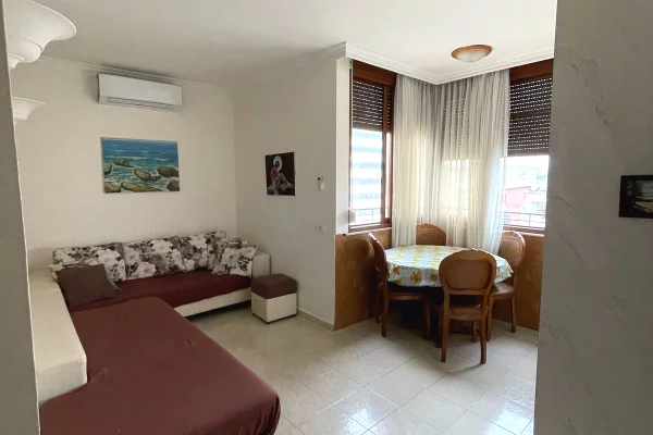 Shtepi me qera 2+1 ne Tirane - 60,000 Leke
