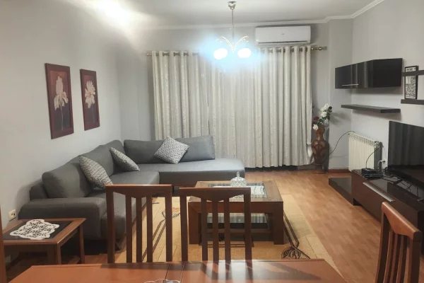 Shtepi me qera Apartament ne Tirane, 2+1, Mobilimi E mobiluar, Pagesa 80,000  Leke.