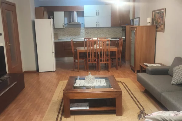 Shtepi me qera Apartament ne Tirane, 2+1, Mobilimi E mobiluar, Pagesa 80,000  Leke.