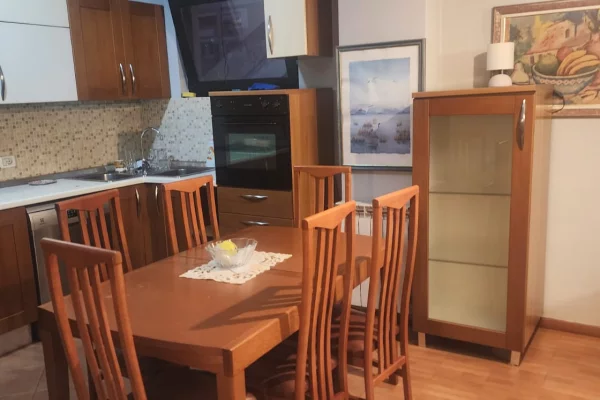 Shtepi me qera Apartament ne Tirane, 2+1, Mobilimi E mobiluar, Pagesa 80,000  Leke.
