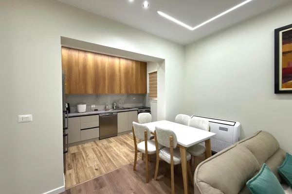 Shtepi me qera Apartament ne Tirane, 2+1, Mobilimi E mobiluar, Pagesa 1,100  Euro.