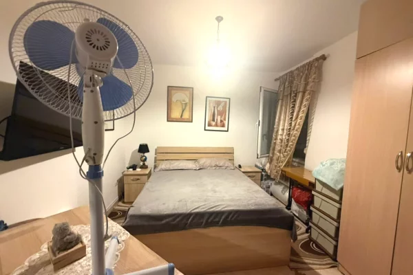 Shtepi ne shitje Apartament ne Tirane, 2+1, Mobilimi Pjeserisht e mobiluar, Pagesa 17,000,000  Leke.