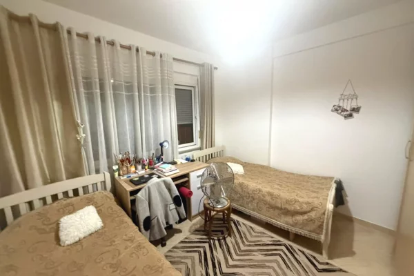Shtepi ne shitje Apartament ne Tirane, 2+1, Mobilimi Pjeserisht e mobiluar, Pagesa 17,000,000  Leke.