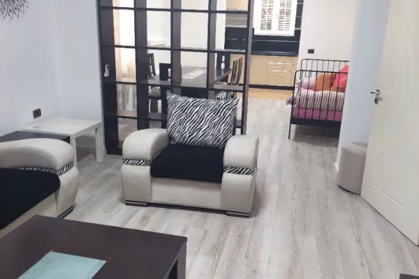 Shtepi me qera Vila Luksoze ne Tirane, 2+1, Mobilimi E mobiluar, Pagesa 65,000  Leke.
